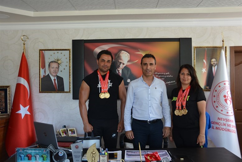 Masterler Atletizm Türkiye Şampiyonu Sporcularımız İl Müdürü Özdemir'i Ziyaret Etti
