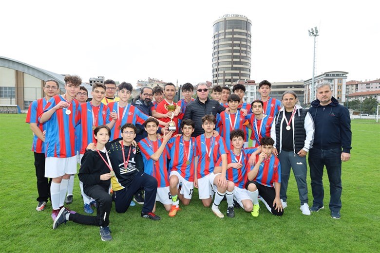 Okul Sporları Genç B Futbol Müsabakaları Sona Erdi	