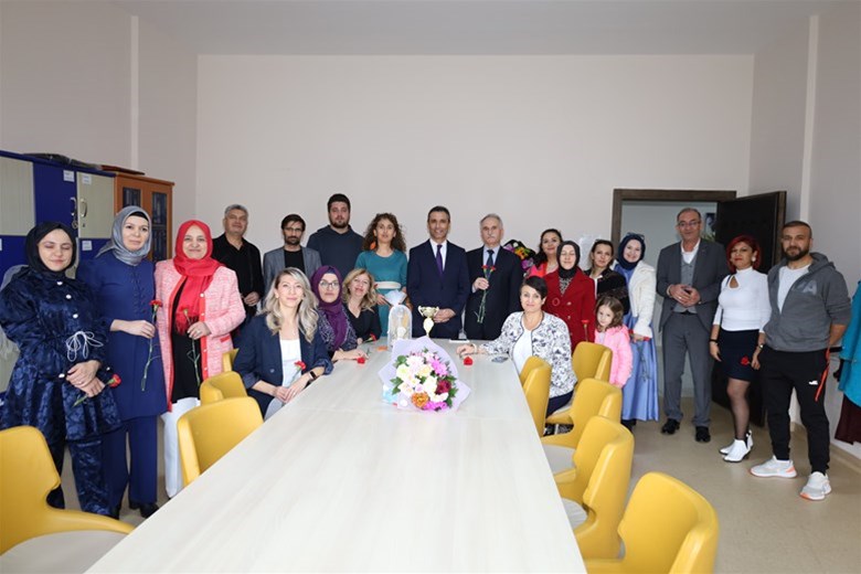 İl Müdürü Özdemir "24 Kasım Öğretmenler Günü" Sebebiyle Okul Ziyaretleri Gerçekleştirdi
