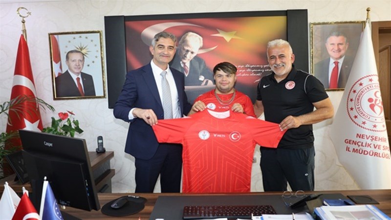 Milli Sporcumuz Ünlü'den İl Müdürü Keskin'e Ziyaret