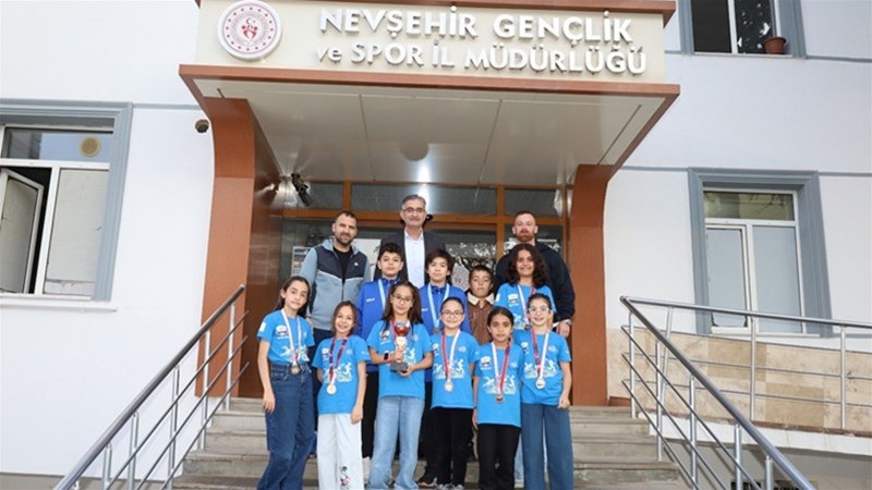 Triatlon ve Yüzme Sporcularımızdan İl Müdürü Keskin'e Ziyaret