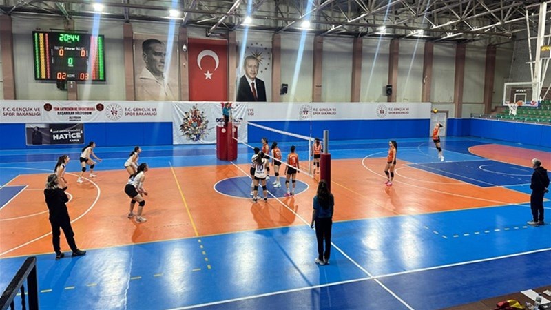 İl Müdürü Keskin Voleybol Yıldızlar Kulüp Müsabakalarını Takip Etti
