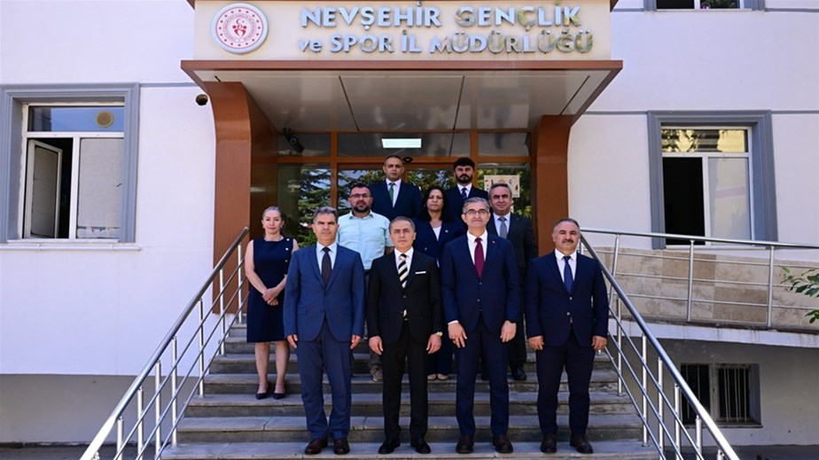 Nevşehir Valimiz Sayın Hüseyin Kök, Gençlik ve Spor İl Müdürlüğünü Ziyaret Etti