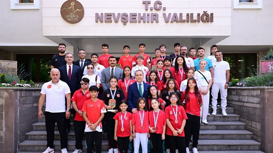 Başarılı Sporcularımızdan Valimiz Sayın Hüseyin Kök’e Ziyaret