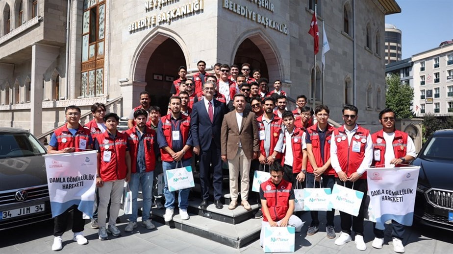"Damla Gönüllülük Hareketi" Heyetinden Başkan Arı’ya Ziyaret